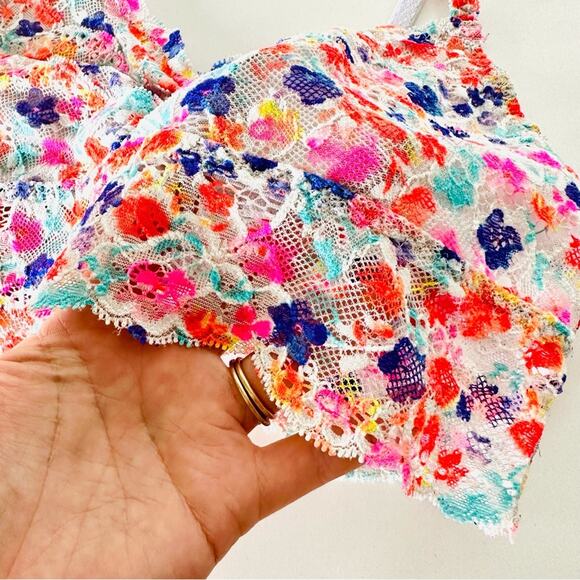 2 VS VICTORIAS SECRET PINK Lace White Red Blue Mint Green Ruffle Bra Bralette M - Picture 15 of 16
